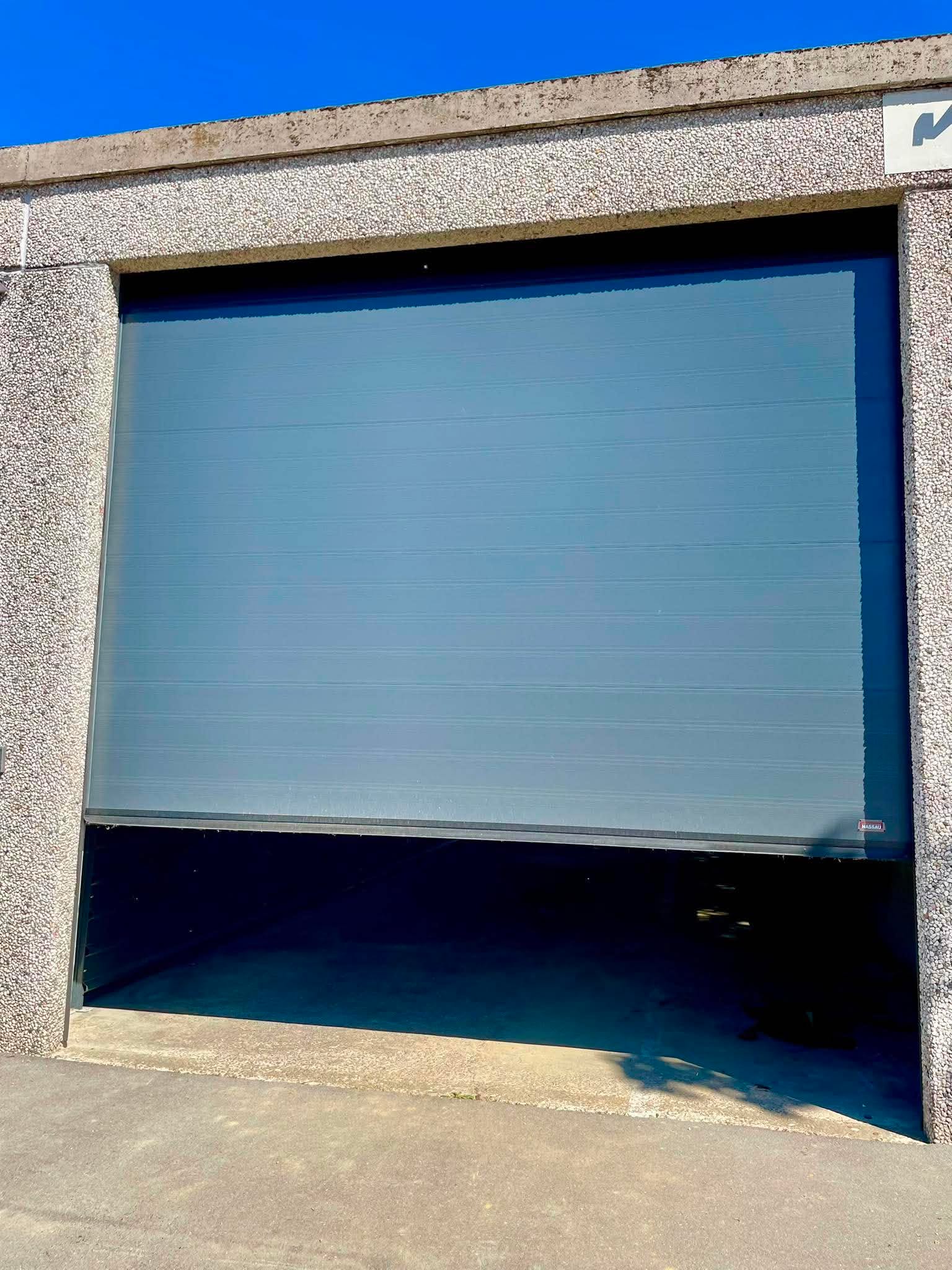 Parking extérieur sécurisé MaxiSpace à Binche - vue d'ensemble