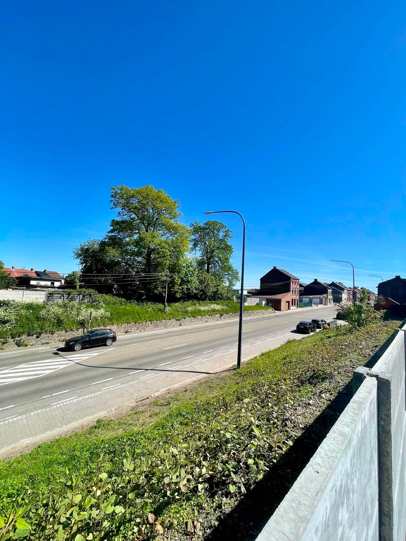 Parking extérieur sécurisé MaxiSpace à Binche - vue d'ensemble
